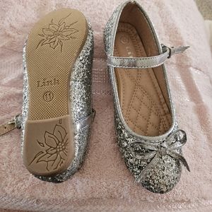 Link size 11 silver glitter kids shoes